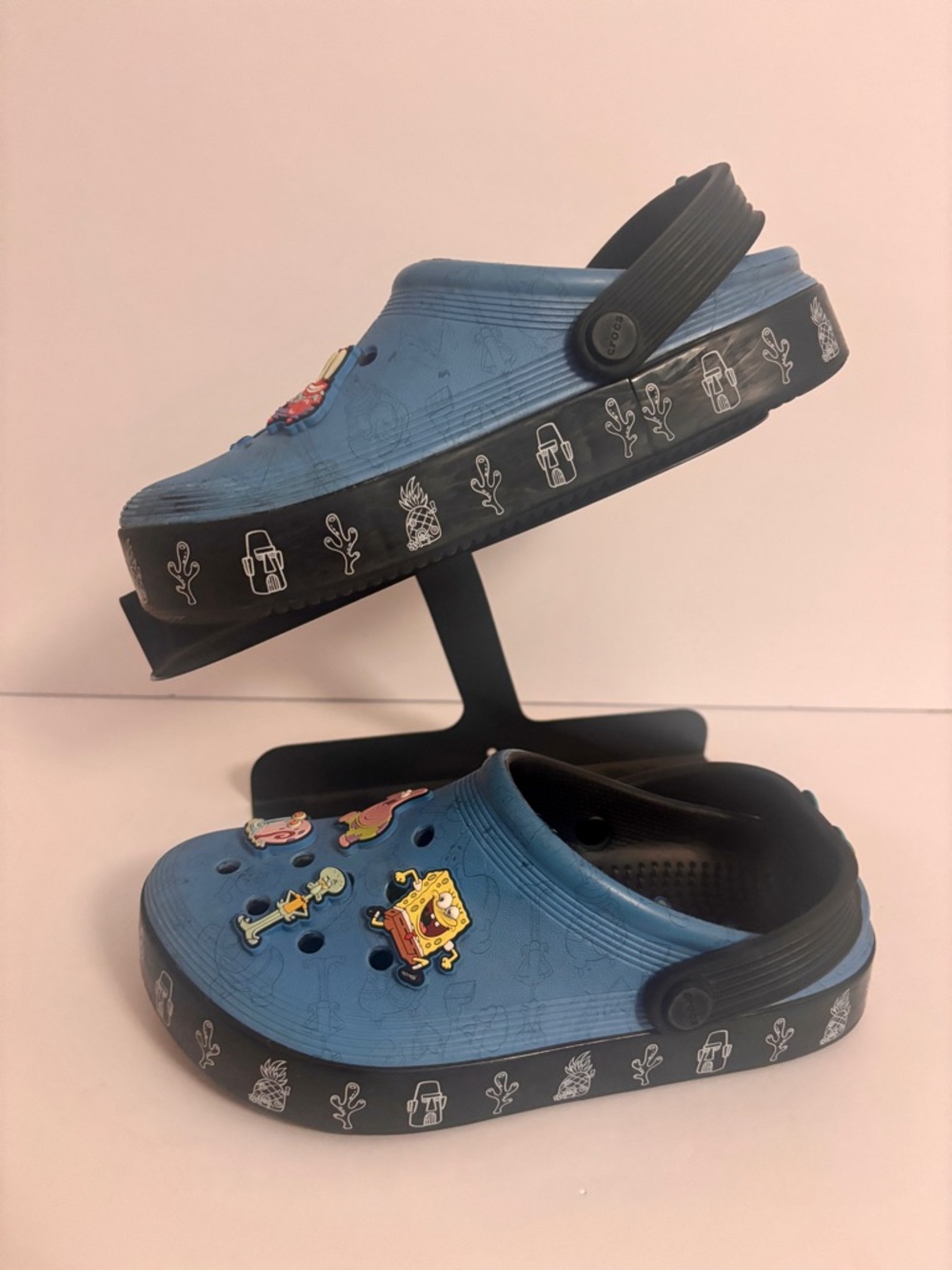 Crocs + SpongeBob SquarePants Off Court Clogs J2 unisex